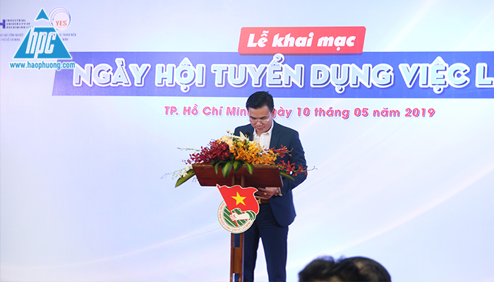 Đại diện ban ổ chức phát biểu