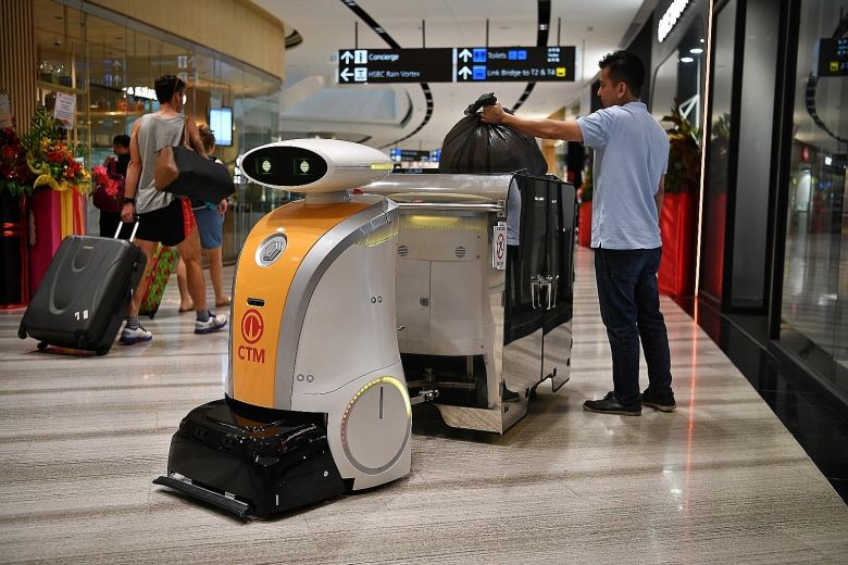 Robot “3 trong 1” ở Singapore