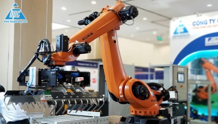 Robot xếp bao lên pallet 2