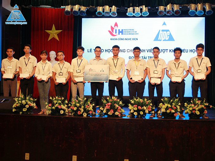 Hạo Phương trao học bổng cho sinh viên trường Đại Học Công nghiệp TP.HCM