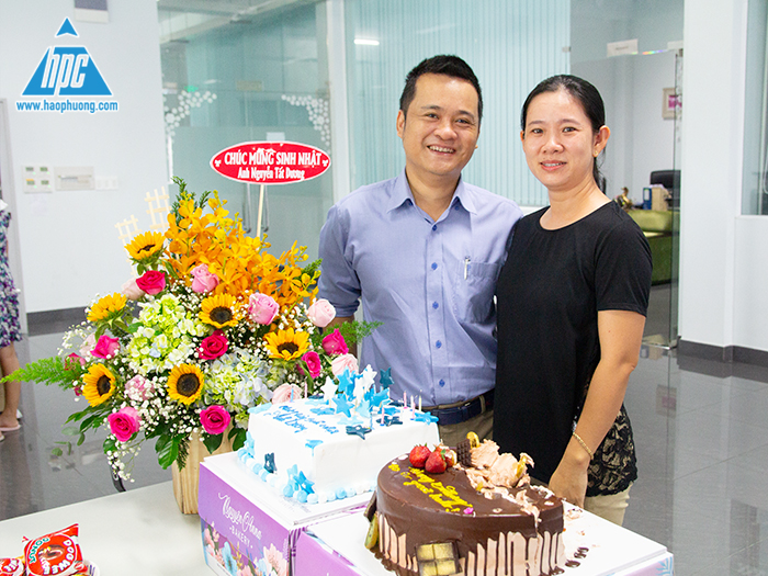 Gia đình Hạo Phương chúc mừng sinh nhật Tổng giám đốc Nguyễn Tất Dương