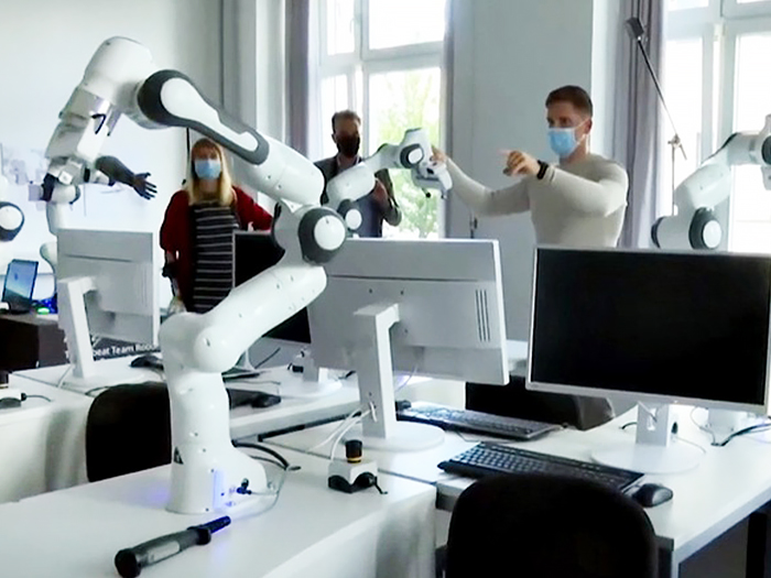 Robot hoạt động nhanh và chính xác hơn nhờ sự phát triển công nghệ của Đức
