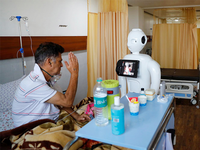 Robot Mitra giúp bệnh nhân Covid-19 trò chuyện với người thân một cách dễ dàng